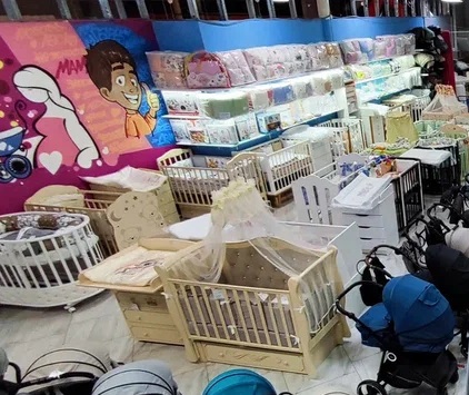 Как акции и подарки снижают итоговую стоимость комплекта для малыша: пример набора «коляска + кроватка + аксессуары»