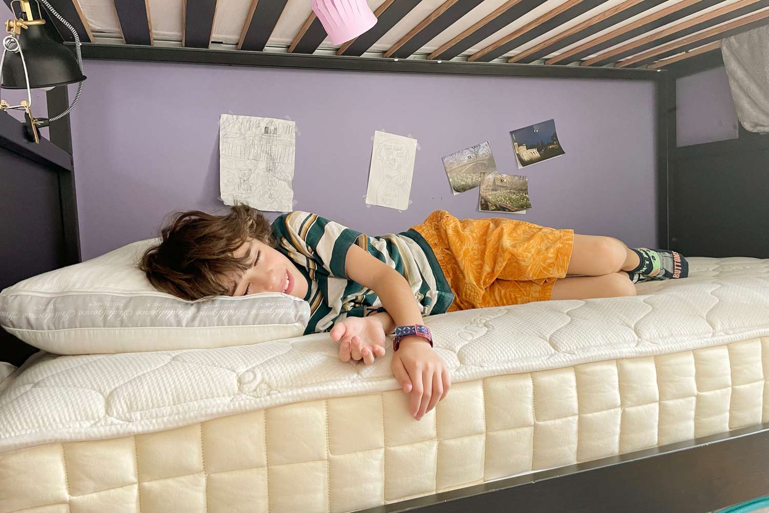 prt-twin-mattresses-test-naturepedic-verse-organic-kids-sabrina-weiss-02-e66ce3861680441f8e4b987bcddd87e3.jpeg