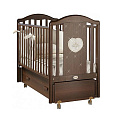 Детская кроватка Feretti Mon Amour Swing продольный маятник Детская кроватка Feretti Mon Amour Swing продольный маятник Noce/темный орех — Фото