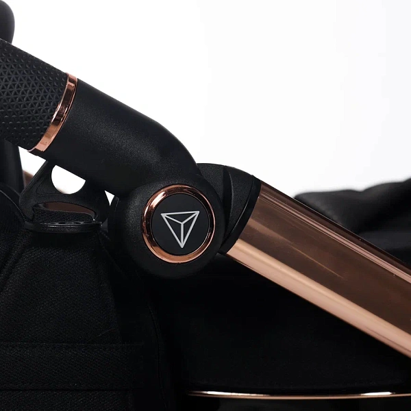 Детская коляска Junama Diamond Individual V2 3 в 1 на медной раме фото 8