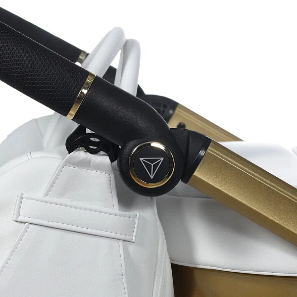 Детская коляска Junama Diamond Mirror Satin V2 3 в 1 на золотой раме фото 9