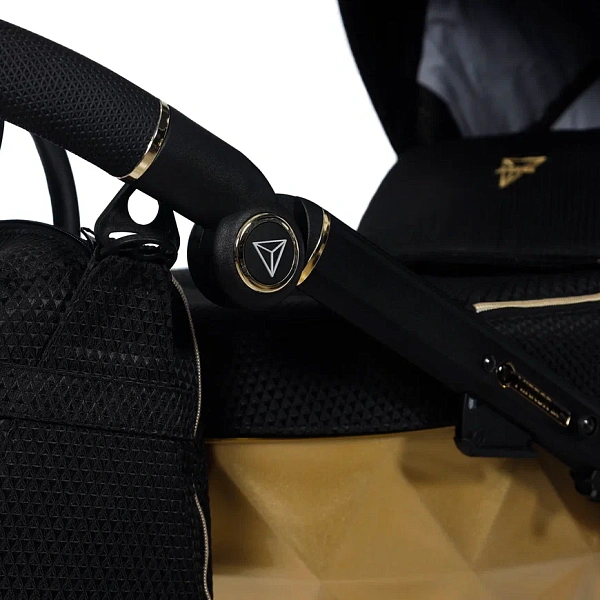 Детская коляска Junama Diamond Mirror Satin V2 2 в 1 на черной раме фото 6