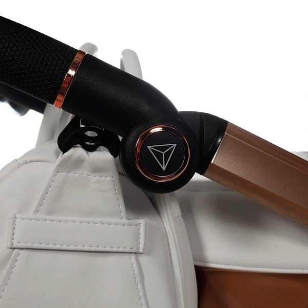 Детская коляска Junama Glow V2 3 в 1 на медной раме фото 6