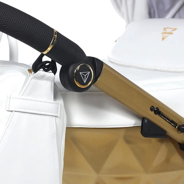 Детская коляска Junama Diamond Mirror Satin V2 3 в 1 на золотой раме фото 8