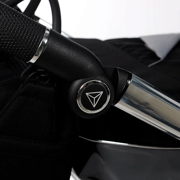 Детская коляска Junama Diamond Special V2 2 в 1 на серебряной раме фото 13