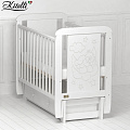 Детская кроватка Kitelli (Kito) Orsetto, продольный маятник Детская кроватка Kitelli (Kito) Orsetto, продольный маятник белый — Фото