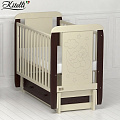 Детская кроватка Kitelli (Kito) Orsetto, продольный маятник Детская кроватка Kitelli (Kito) Orsetto, продольный маятник бежевый-венге — Фото
